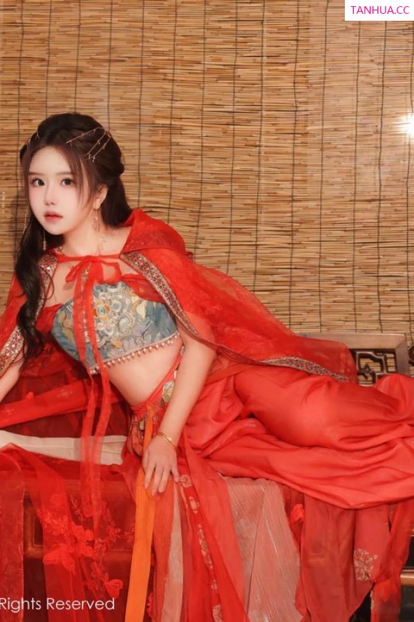   [XiuRen]高清写真图 2024.02.27 No.8146 小薯条nienie 性感美腿第7张图片